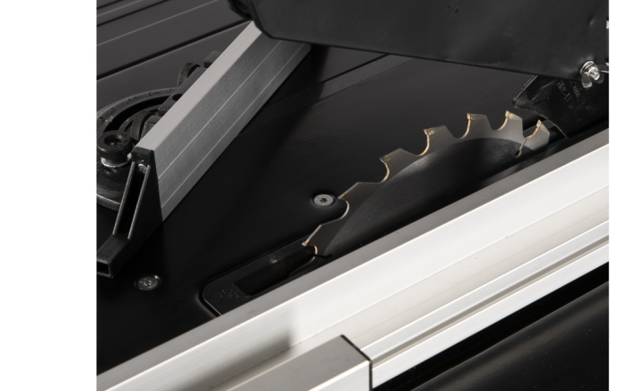 Fierastrau circular cu masa pentru lemn 1800W [6]