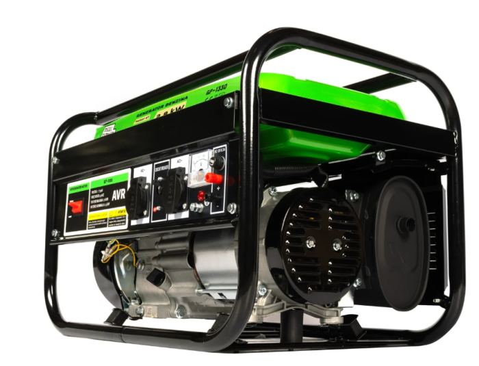 Generator Micul Fermier, 2.8KW, cu pornire manuala, motor benzina 4T, doua prize 230V, rezervor combustibil 15L [2]