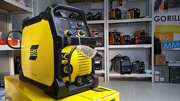 ESAB REBEL EMP 215 iC [2]