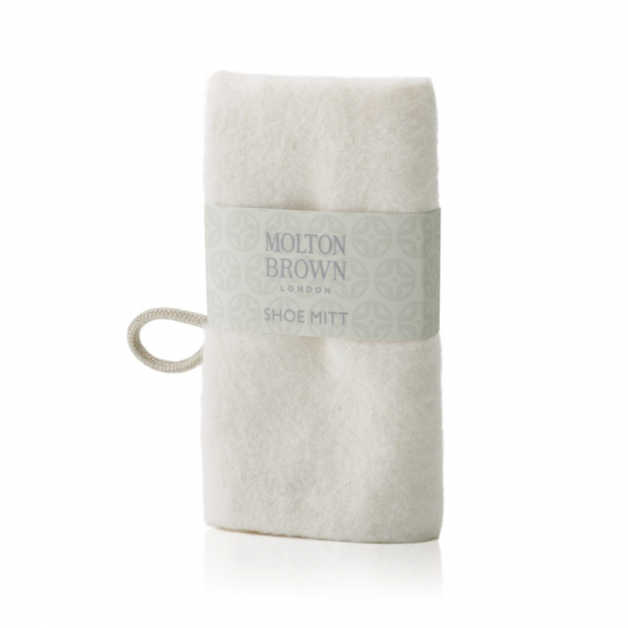 Prosop profesional textil, alb, moale si absorbant, destinat utilizarii in salon sau acasa. [1]