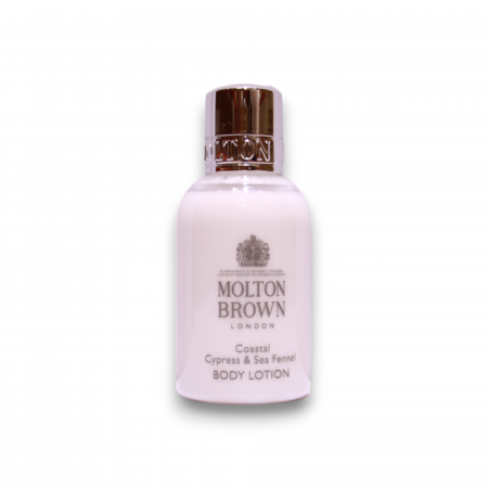 Ingrijirea corpului - Lotiunea de corp Molton Brown Coastal Cypress & Sea Fennel hidrateaza intens pielea, lasand-o catifelata si parfumata cu note marine. Formula sa usoara se absoarbe rapid, oferind o senzatie de prospet