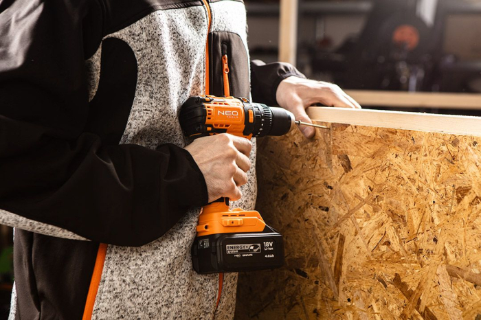 Mașină de găurit cu percuție 18V fără perii, mandrină 13mm, compactă, Energy+, fără acumulator 04-619 NEO [4]