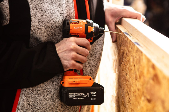 Șurubelniță cu impact fără perii 18V, 300Nm, hex ¼”, compactă, Energy+, fără acumulator 04-612 NEO [4]