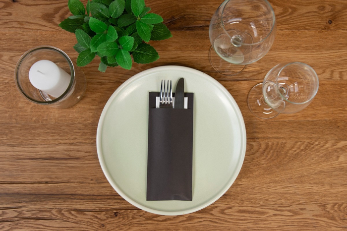 Port-tacam negru pentru tacamuri + servetel alb inclus / 100 buc [1]