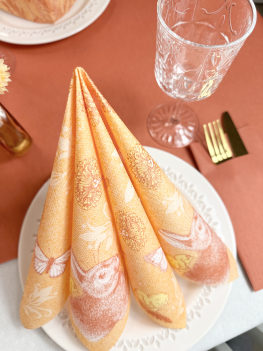 Servetele festive Linclass - Peter (Iepuras, fundal portocaliu pastel, model de Paste) / 40 x 40 cm / 50 buc [8]