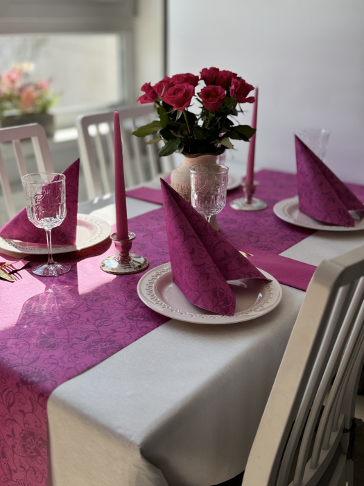 Set accesorii decorative masa festiva - servetele festive + traversa de masa + servetele cu buzunar pentru tacamuri + lumanari conice [8]