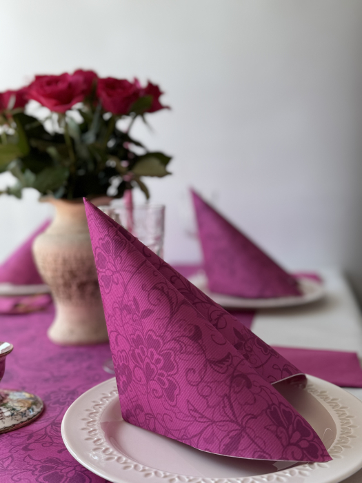 Set accesorii decorative masa festiva - servetele festive + traversa de masa + servetele cu buzunar pentru tacamuri + lumanari conice [6]