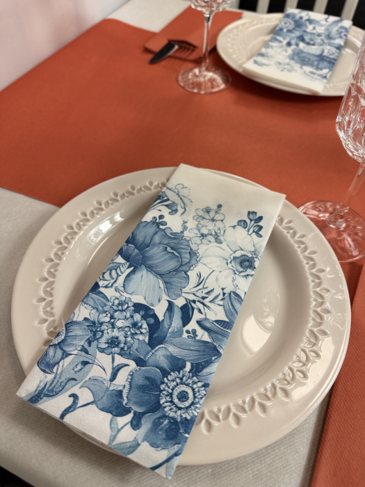 Set accesorii decorative masa festiva - servetele festive + traversa de masa + servetele cu buzunar pentru tacamuri + lumanari conice [6]