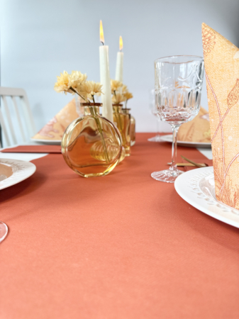 Set accesorii decorative masa festiva Paste - servetele festive + traversa de masa + servetele cu buzunar pentru tacamuri + lumanari conice [5]