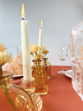 Set accesorii decorative masa festiva Paste - servetele festive + traversa de masa + servetele cu buzunar pentru tacamuri + lumanari conice [4]