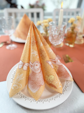 Set accesorii decorative masa festiva Paste - servetele festive + traversa de masa + servetele cu buzunar pentru tacamuri + lumanari conice [2]