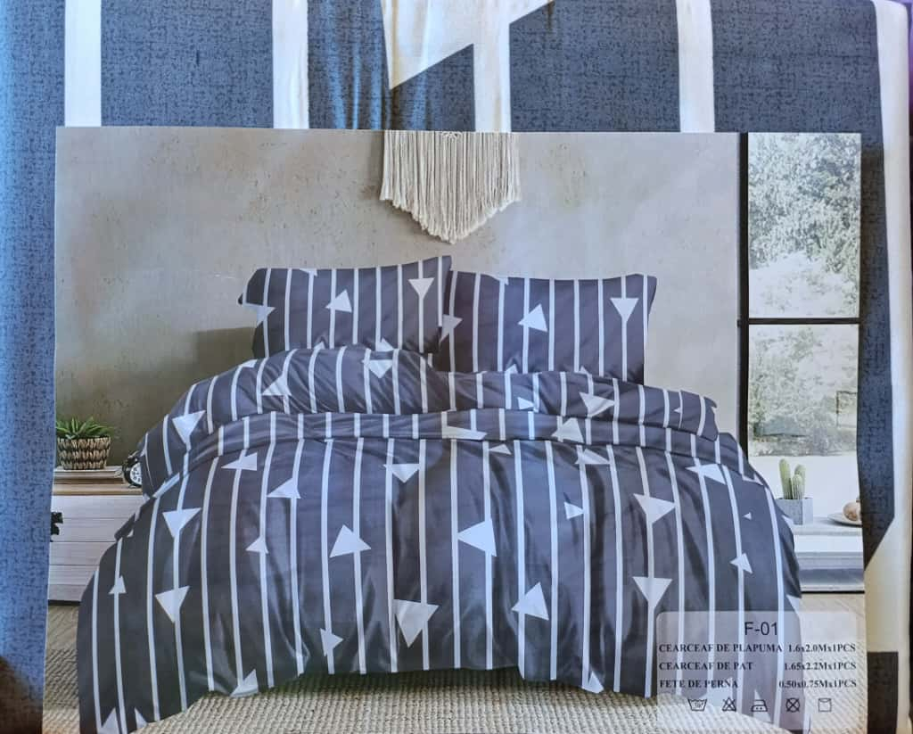 Lenjerie pat o persoana Triunghiuri Cod: S044 (170x220cm) + CADOU Prosop 50x90cm 100% Bumbac [2]