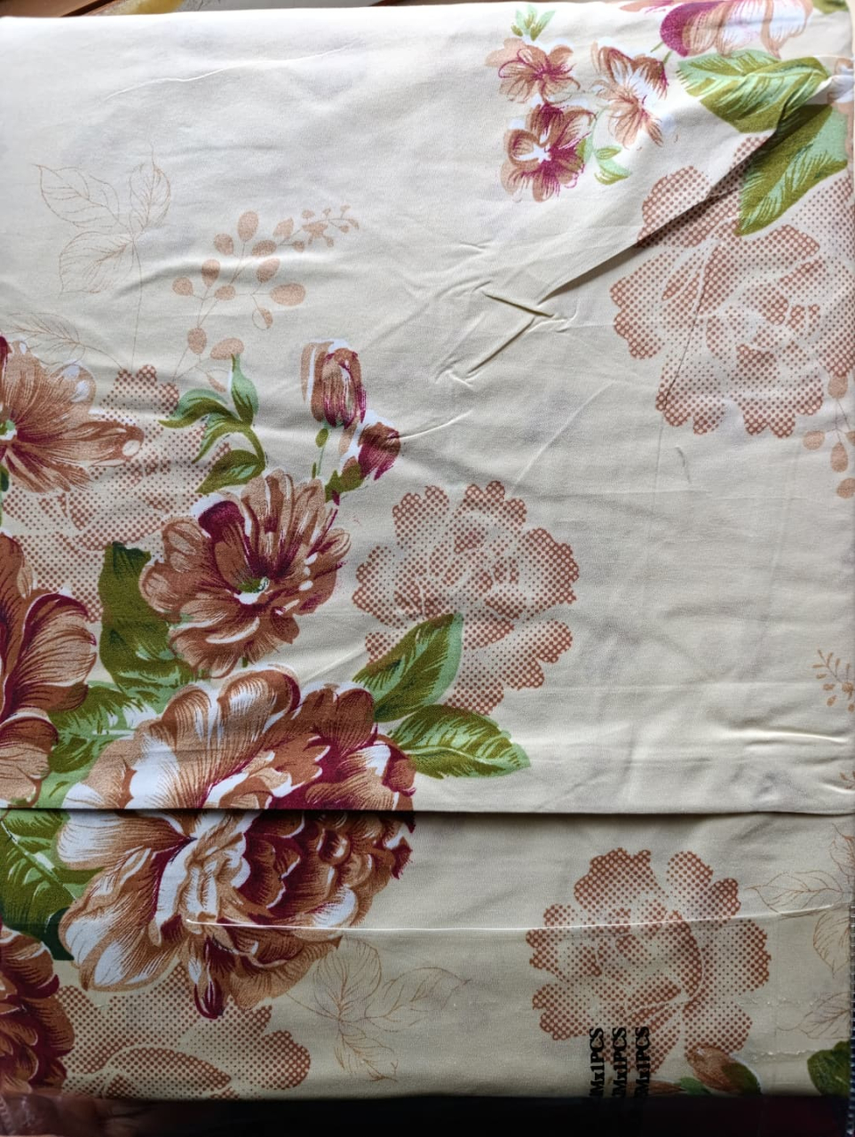 Lenjerie pat o persoana Trandafiri Bej Cod: S025(170x220cm) + CADOU Prosop 50x90cm 100% Bumbac [2]