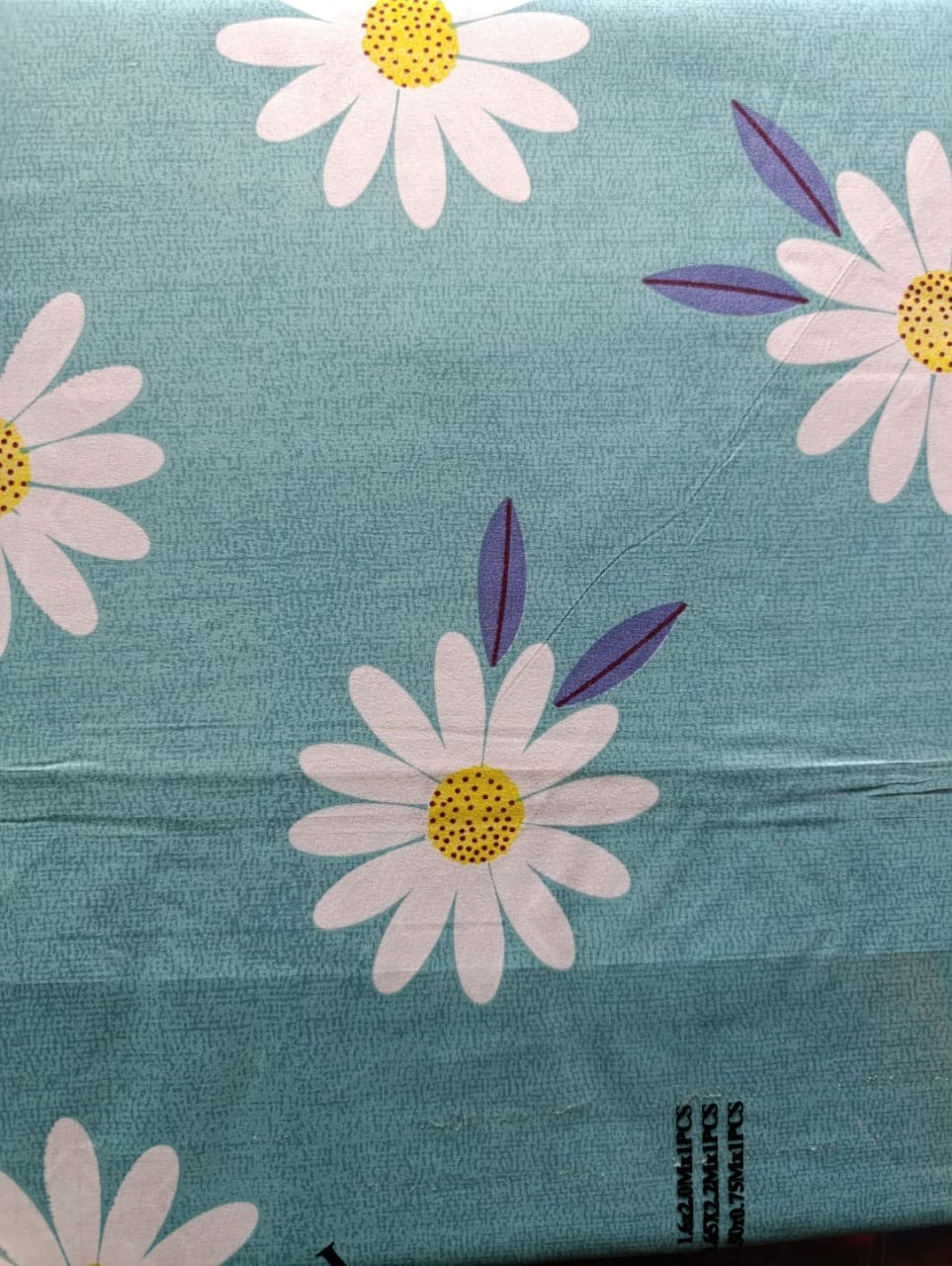 Lenjerie pat o persoana Margareta Cod: S035 (170x220cm) + CADOU Prosop 50x90cm 100% Bumbac [2]