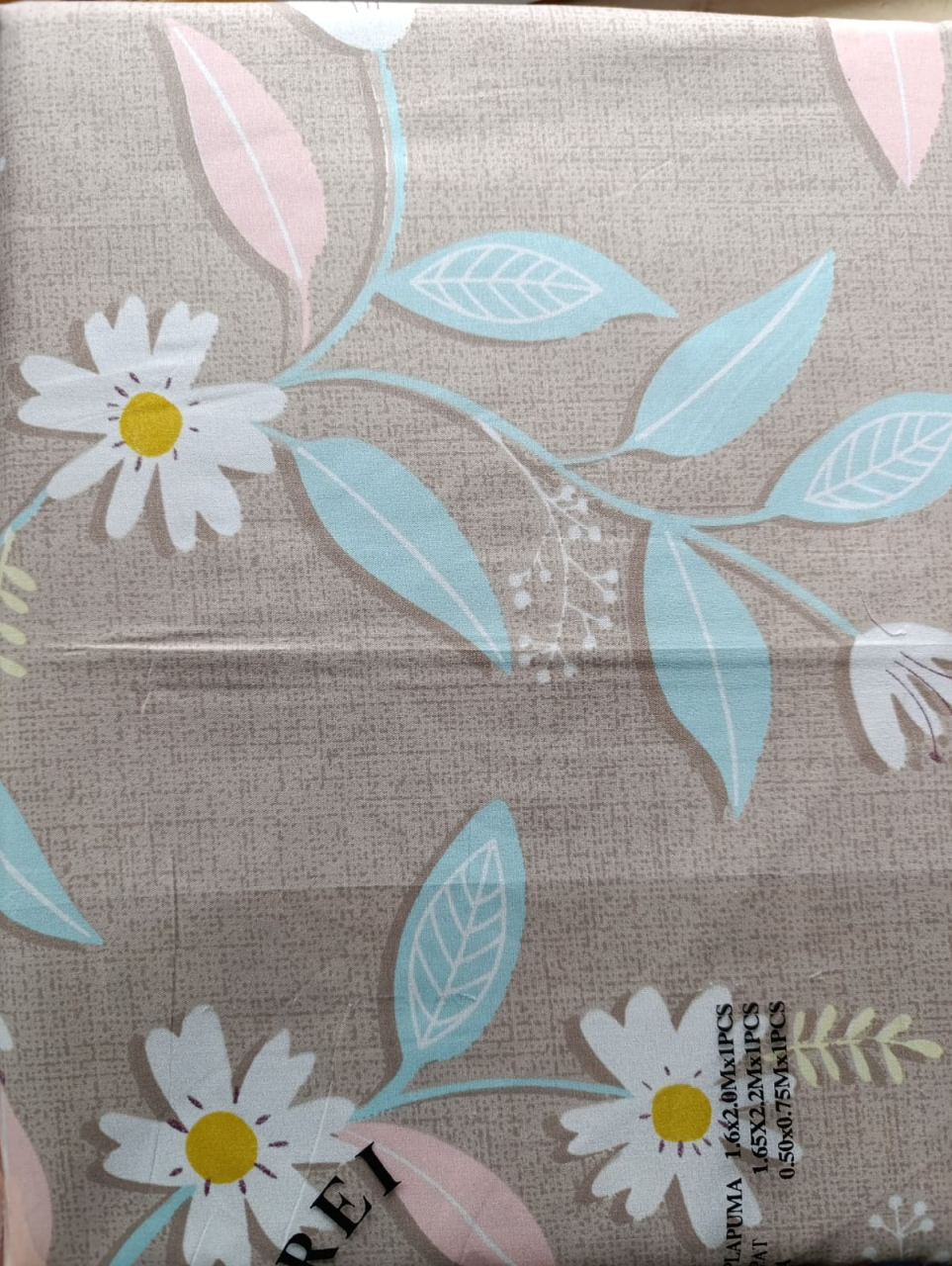 Lenjerie pat o persoana Steluta Cod: S038 (170x220cm) + CADOU Prosop 50x90cm 100% Bumbac [2]