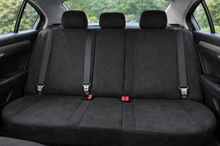 Set complet huse auto universale pentru scaune fata si spate, 9 piese cu tetiere incluse, design matlasat negru si rosu intens, material rezistent la uzura si murdarie, universale [5]