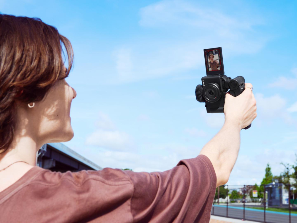 SONY Compact dedicata pentru vlogging ZV-1F 20.1MP, 7.6mm, F2 ISO 125-12.800, 1/32.000s, 4K @30fps, SD/SDXD/SDHC/x1 Micro-HDMI/x1 USB-C, Rafala 3.5-16cps, WiFi/Bluetooth, Senzor CMOS Exmor RS 1" [3]