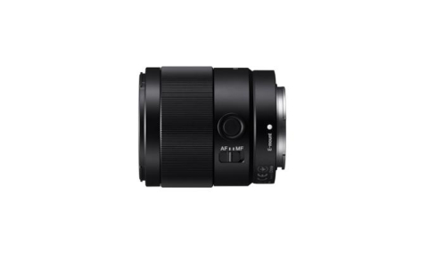 Sony FE 35 MM F1.8. Componentă pentru: MILC, Structura lentilelor: 11/9, Cea mai apropiata distanţă de focalizare: 0,22 m. Compatibilitate mărci aparate foto: Sony, Mărire maximă: 0,24x, Tip capac len [2]
