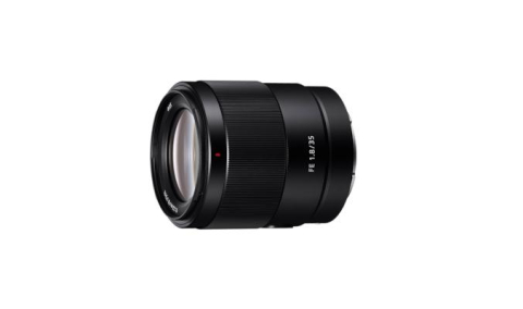 Obiective - Sony FE 35 MM F1.8. Componentă pentru: MILC, Structura lentilelor: 11/9, Cea mai apropiata distanţă de focalizare: 0,22 m. Compatibilitate mărci aparate foto: Sony, Mărire maximă: 0,24x, Tip capac len