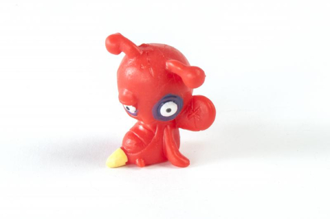 "Zomlings - blister cu o figurinaFigurinele Zomlings invadeaza locurile de joaca de pretutindeni!Creează-ți propriul oraș Zomlings. Plasează multe figurine. Este oîntreagă lume pe care o poți colecțio [1]
