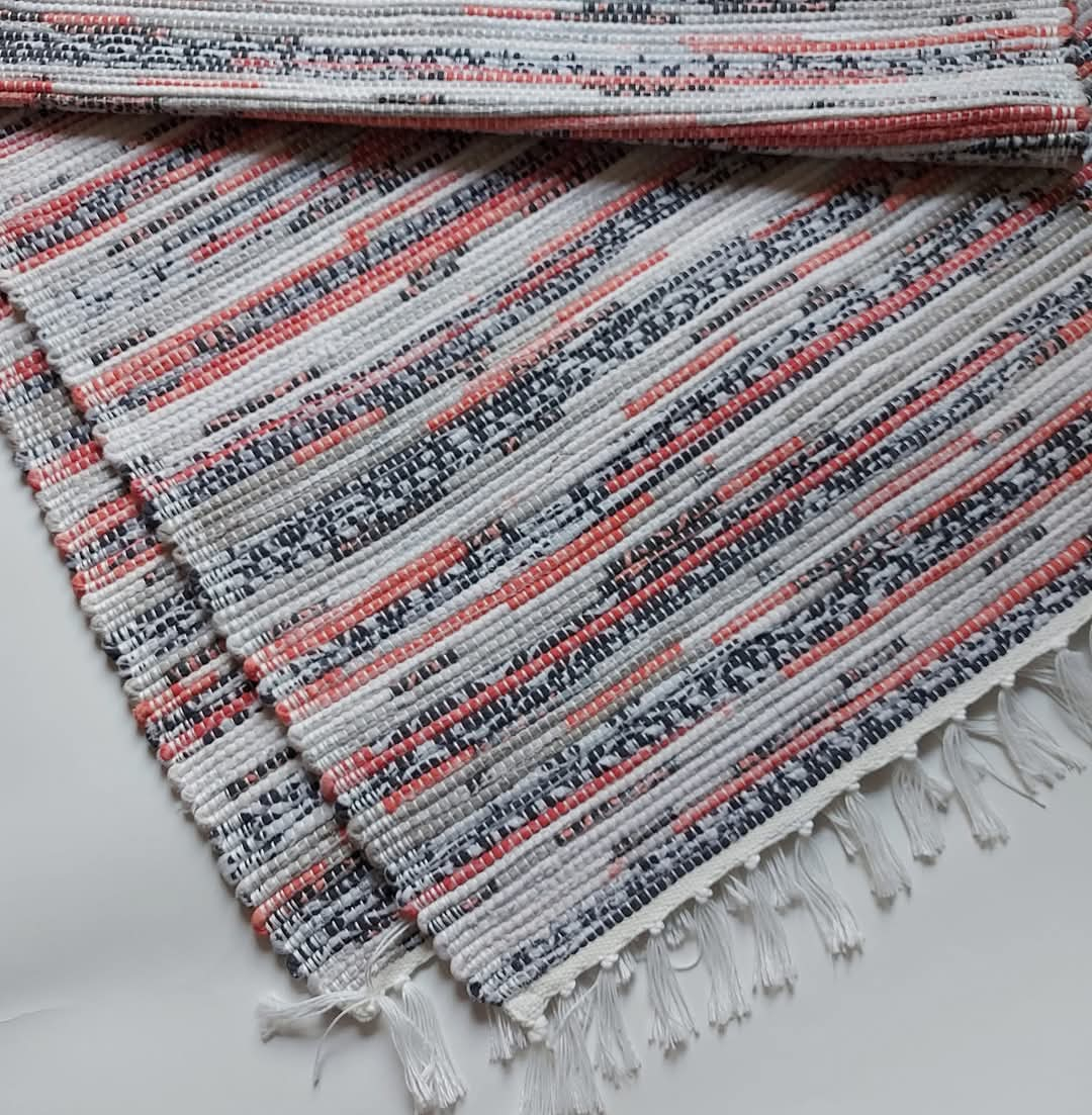 Pres tesut manual la razboiul de tesut, din bumbac reciclat [1]