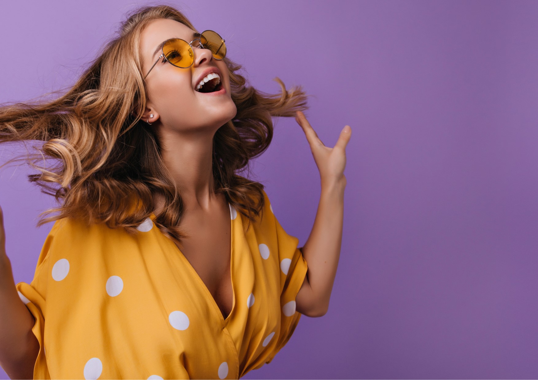 Păr deteriorat și uscat: cum îl repari și îi redai frumusețea cu produsele Sikha