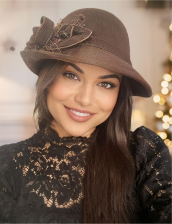 PALARII dama MARO - Palarie dama cu boruri mici si decor luxuriant MISS ELEGANCE (MARO mahon) - marime unica, reglabila