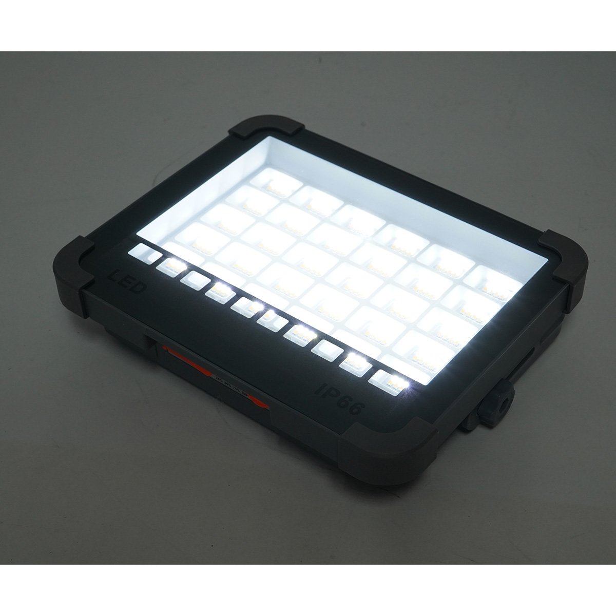 Proiector LED portabil 100 W cu panou solar 3 W Breckner Germany [10]