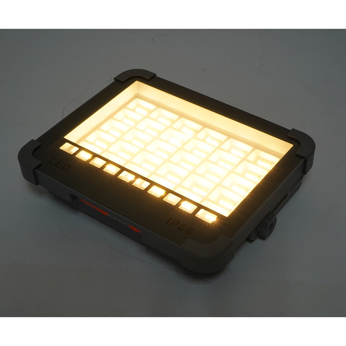 Proiector LED portabil 100 W cu panou solar 3 W Breckner Germany [11]