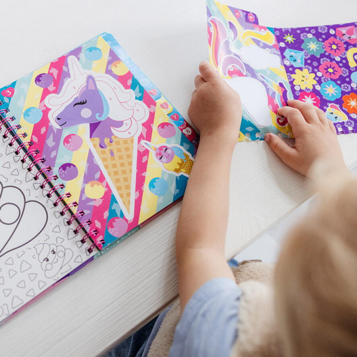 Carticica cu activitati si abtibilduri - Unicorn [3]