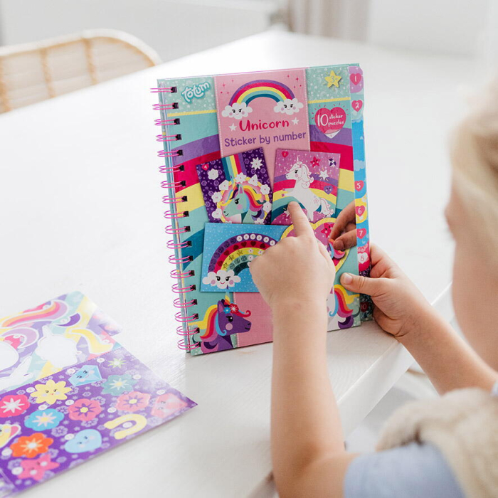 Carticica cu activitati si abtibilduri - Unicorn [5]