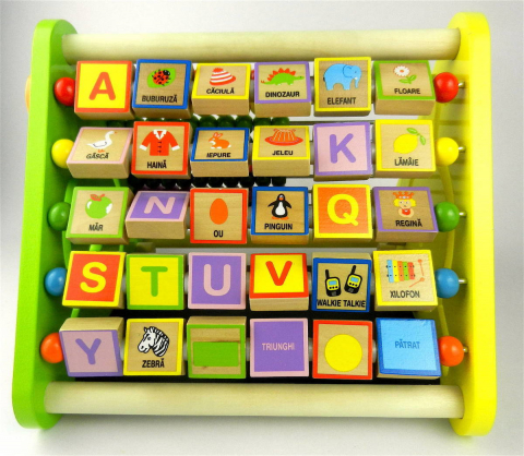 Centru de activitati - litere si imagini in romana [5]