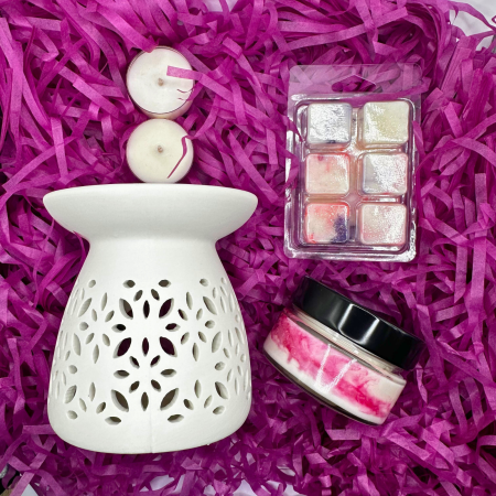 Cadouri - WHITE SERENITY BOX, Plum & Rhubarb, pachet cadou cu lumanare parfumata 70g, wax melt 80g, difuzor ceramic, lumanari pastila, Solara Candles