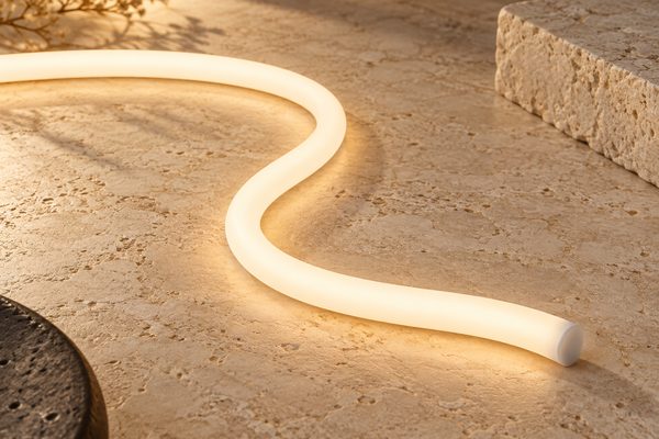 Furtun neon LED flexibil aprins, curbat