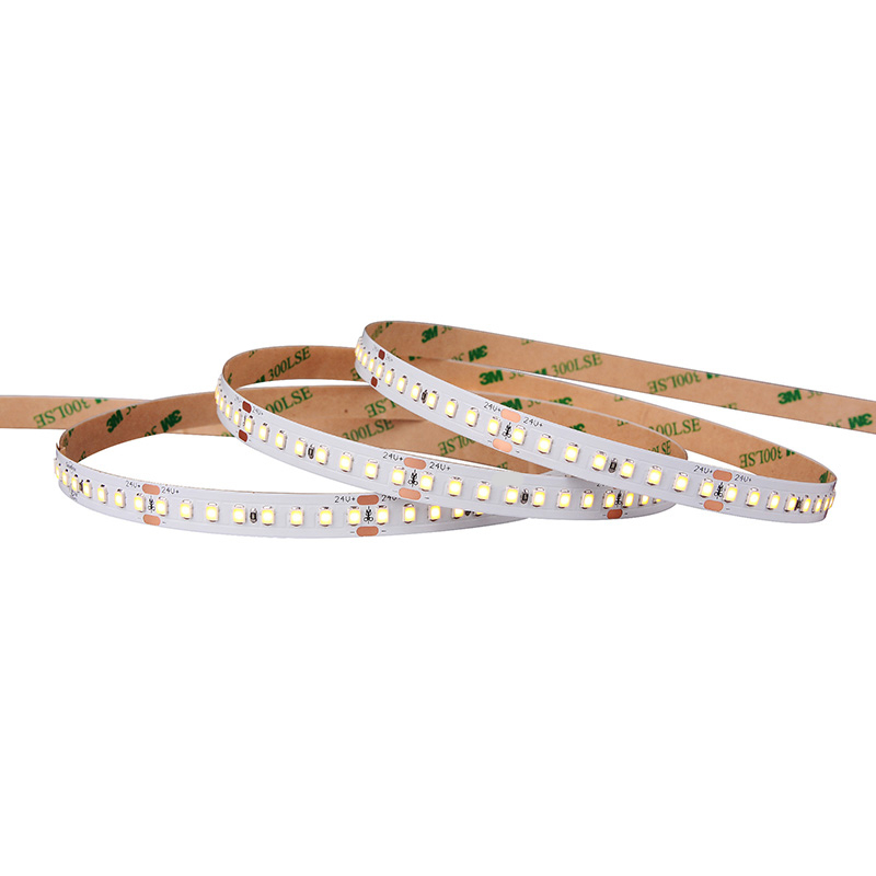 Banda LED 160 LED/m 24V 3000K IP20 - rolă pe fundal alb [3]