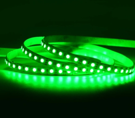 Banda LED 120 LED/m 24V IP20 - rolă pe fundal alb [3]