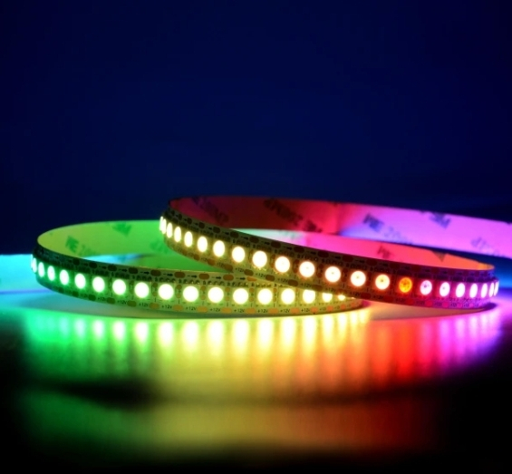 Banda LED 144 LED/m 12V IP20 - rolă pe fundal alb [3]