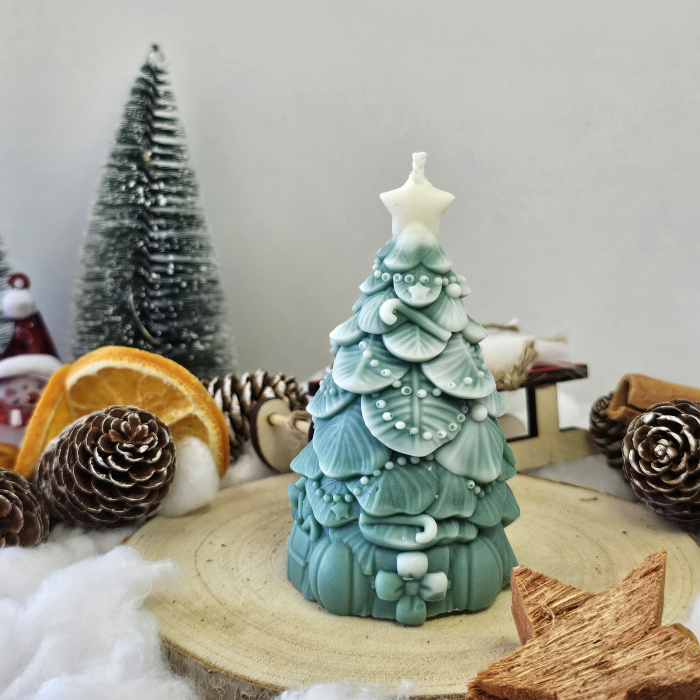 Lumânare decorativă „Bradul Dulce" – Zăpadă pe Crenguțe – 120g – Ceară de soia 100% naturală [3]