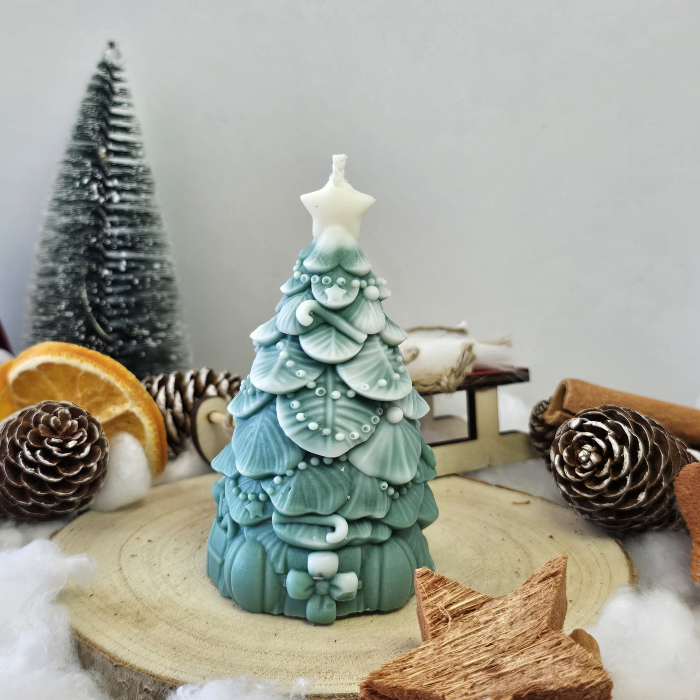 Lumânare decorativă „Bradul Dulce" – Zăpadă pe Crenguțe – 120g – Ceară de soia 100% naturală [4]