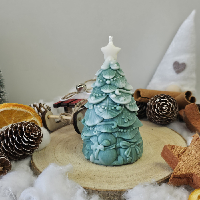 Lumânare decorativă „Bradul Dulce" – Zăpadă pe Crenguțe – 120g – Ceară de soia 100% naturală [6]