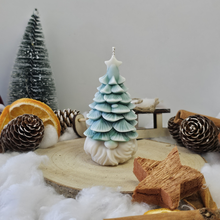 Lumânare decorativă „Bradul Spiridușului” – Zăpadă pe Crenguțe – 65g - Ceara de soia 100% naturala [1]