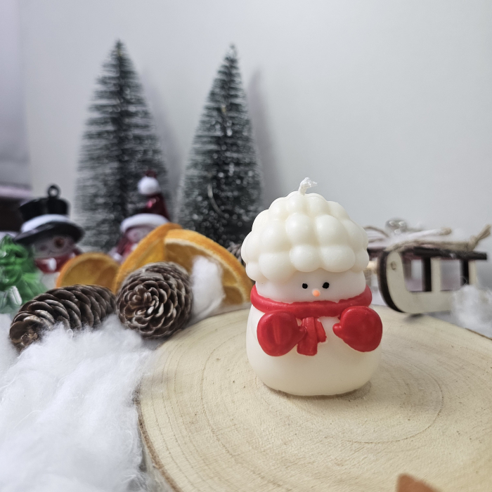 Lumânare decorativă „Omul de Zăpadă Poznaș” – Alb – 60g – Ceară de soia 100% naturală pictată manual [3]