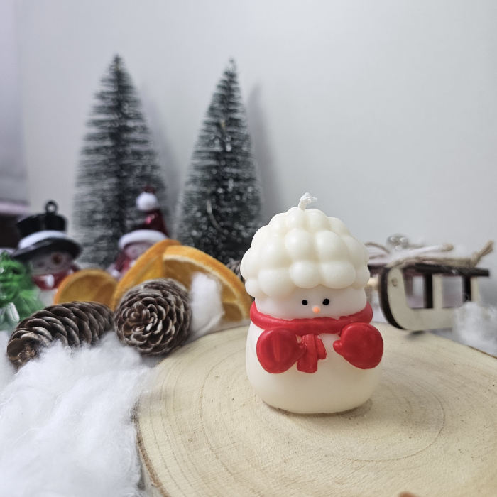 Lumânare decorativă „Omul de Zăpadă Poznaș” – Alb – 60g – Ceară de soia 100% naturală pictată manual [4]