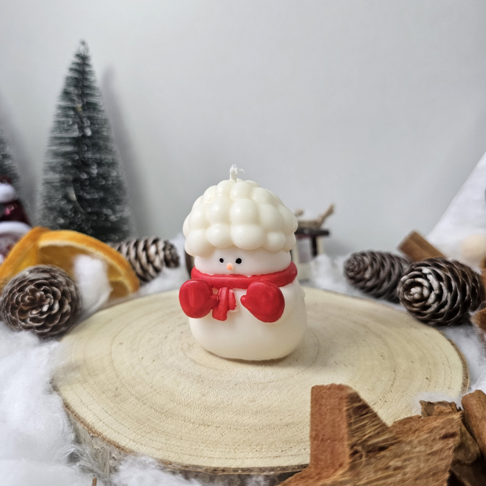 Lumânare decorativă „Omul de Zăpadă Poznaș” – Alb – 60g – Ceară de soia 100% naturală pictată manual [1]