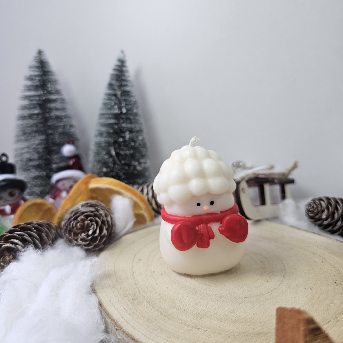 Lumânare decorativă „Omul de Zăpadă Poznaș” – Alb – 60g – Ceară de soia 100% naturală pictată manual [2]