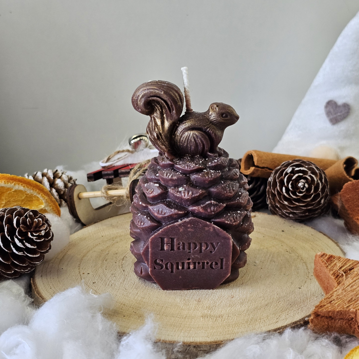 Lumânare decorativă „Veverița din Povești – Bucuria Iernii” - 100g – Ceară de soia 100% naturală [1]