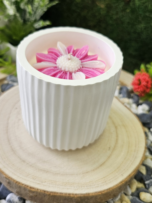 Lumanare parfumata Dewi Petals – Esenta Exotica cu Lemn de Santal & Tonka – 150g [2]