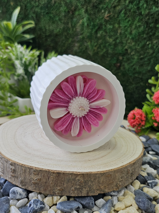 Lumanare parfumata Dewi Petals – Esenta Exotica cu Lemn de Santal & Tonka – 150g [3]