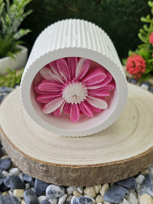 Lumanare parfumata Dewi Petals – Esenta Exotica cu Lemn de Santal & Tonka – 90g [5]