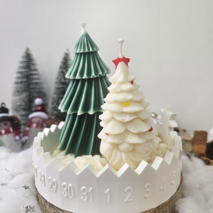 Set decorativ „Alb de iarnă” – brăduț și gnom din ceară pe suport ceramic [6]